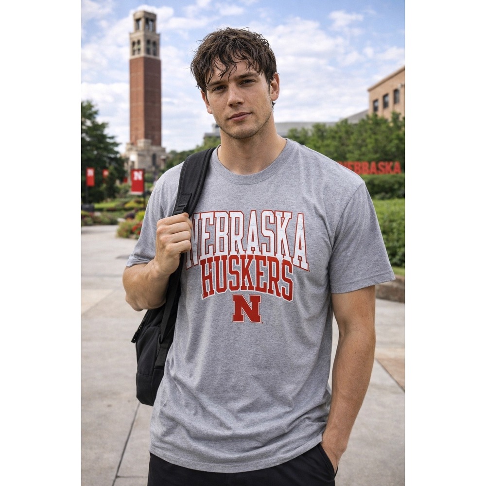 Nebraska Huskers Gray Graphic T-Shirt Mens Size Medium NCAA Football